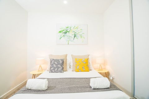 Modern And Chic Apartment Next To Parramatta Station - Whitsundays Accommodation 2