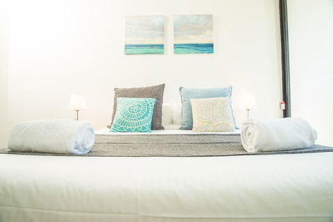 Modern And Chic Apartment Next To Parramatta Station - Whitsundays Accommodation 0