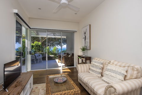 Reflections Villa 2 - Whitsundays Accommodation 2
