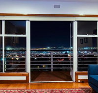 Lofty Views City Stunner - Whitsundays Accommodation