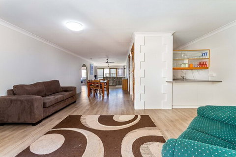 Great Location Close To Waterfront Shops Restaurants & Cafes. - Whitsundays Accommodation 6