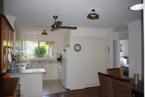 Surf Beach On Eric - Whitsundays Accommodation 3