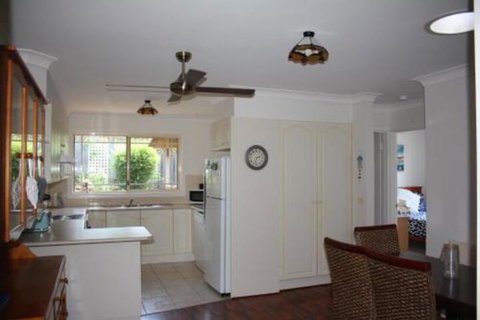 Surf Beach On Eric - Whitsundays Accommodation 2