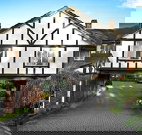 Elizabethan Lodge - Whitsundays Accommodation