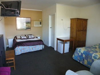 Palms Motel - Whitsundays Accommodation 4