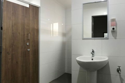 Hay Street Travellers Inn Hostel - Whitsundays Accommodation 5