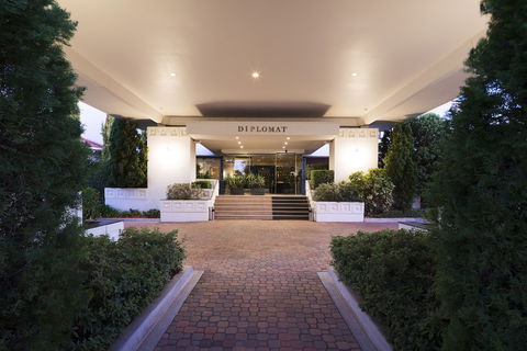 Ramada By Wyndham Diplomat Canberra - Whitsundays Accommodation 1