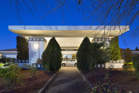 Ramada By Wyndham Diplomat Canberra - Whitsundays Accommodation 2