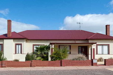 Playford Lodge - Whitsundays Accommodation 0
