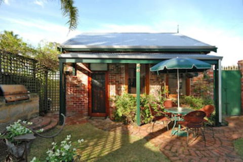 Above Bored Bed & Breakfast - Whitsundays Accommodation 0
