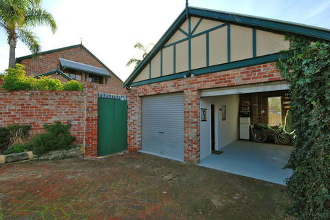 Above Bored Bed & Breakfast - Whitsundays Accommodation 2