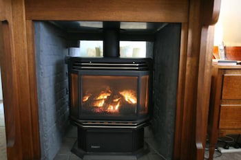Westbury Gingerbread Cottages - Whitsundays Accommodation 5