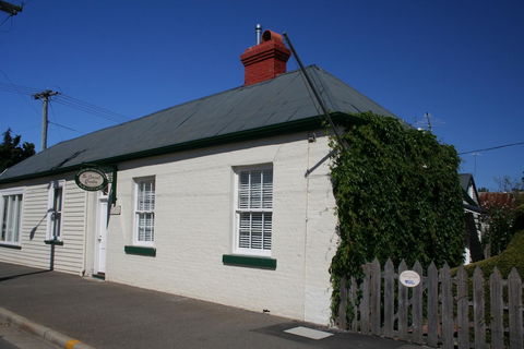 Westbury Gingerbread Cottages - Whitsundays Accommodation 1