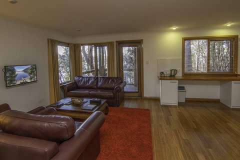 Lake St Clair Lodge - Whitsundays Accommodation 3