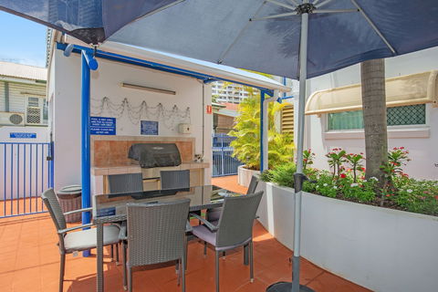 Surfers Beach Resort One - Whitsundays Accommodation 0