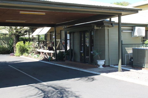 Lake Forbes Motel - Whitsundays Accommodation 2