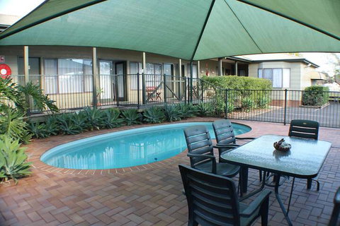 Lake Forbes Motel - Whitsundays Accommodation 3