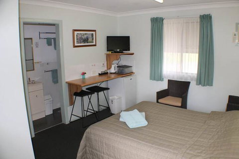 Lake Forbes Motel - Whitsundays Accommodation 5