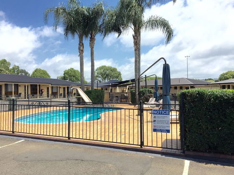 James Street Motor Inn - Whitsundays Accommodation 2