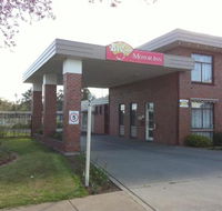 Big Valley Lakeside Paradise Motor Inn - Whitsundays Accommodation