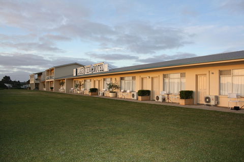 Lakeview Motel & Apartments - Whitsundays Accommodation 3