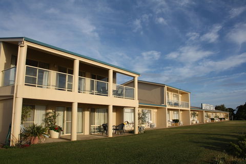 Lakeview Motel & Apartments - Whitsundays Accommodation 0