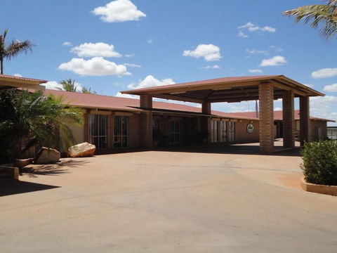 The Lodge Motel - Whitsundays Accommodation 2