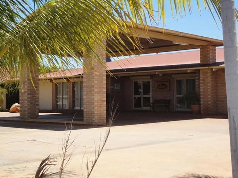 The Lodge Motel - Whitsundays Accommodation 5