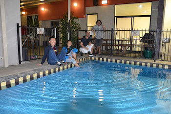 Globe Backpackers & City Oasis Resort - Whitsundays Accommodation 3