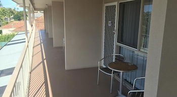 Holiday Lodge Motor Inn - Whitsundays Accommodation 4