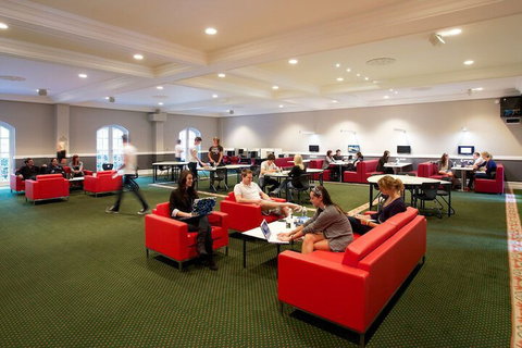 RMIT Village House - Whitsundays Accommodation 6