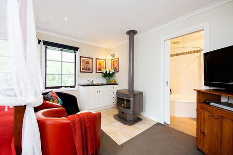 Holly Lodge - Whitsundays Accommodation 2