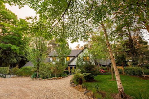 Holly Lodge - Whitsundays Accommodation 0