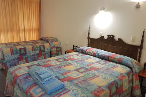 Cobb Inlander Motel - Whitsundays Accommodation 5