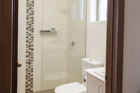 Highway Inn Motel - Whitsundays Accommodation 7