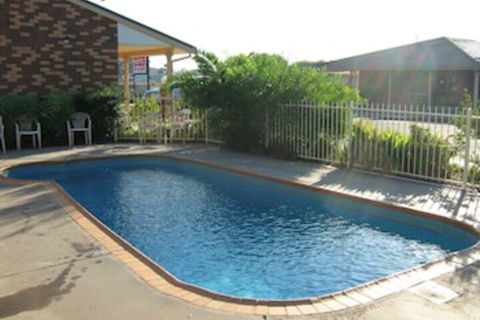 Highway Inn Motel - Whitsundays Accommodation 0