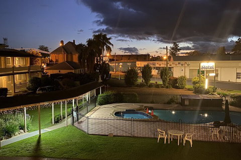 Bucketts Way Motel And Restaurant - Whitsundays Accommodation 1