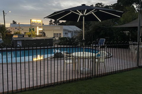 Bucketts Way Motel And Restaurant - Whitsundays Accommodation 4