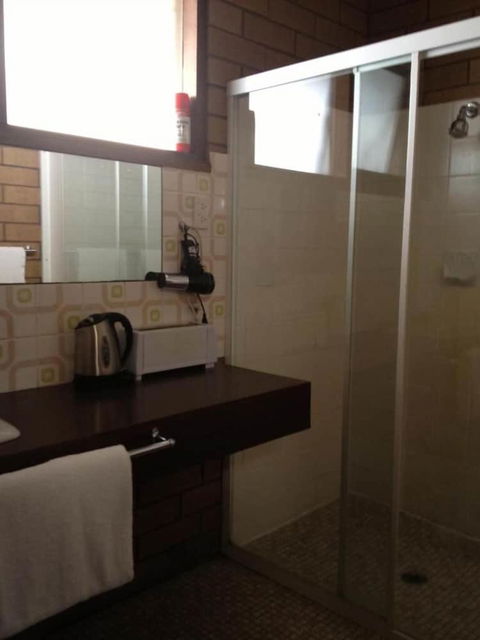 Rippleside Park Motor Inn - Whitsundays Accommodation 6