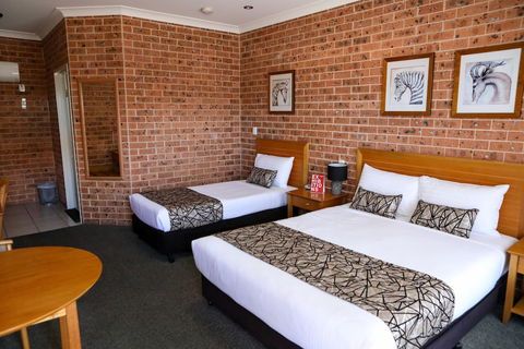 Akuna Motor Inn And Apartments - Whitsundays Accommodation 4