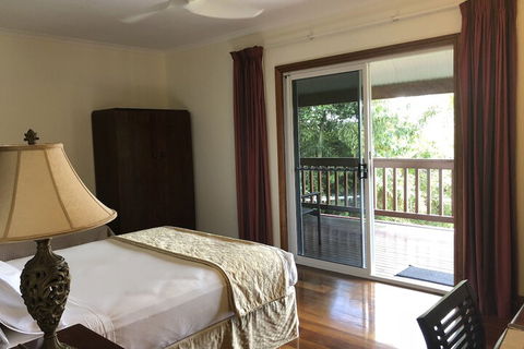 Daintree Manor Bed & Breakfast - Whitsundays Accommodation 4