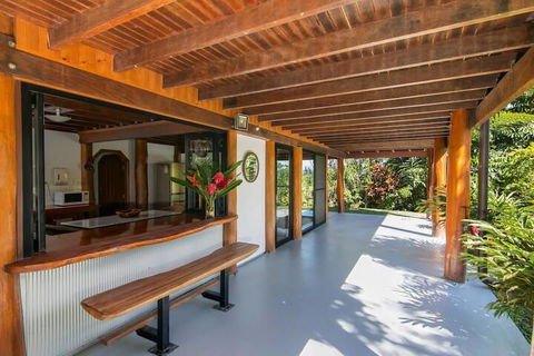 Daintree Manor Bed & Breakfast - Whitsundays Accommodation 1