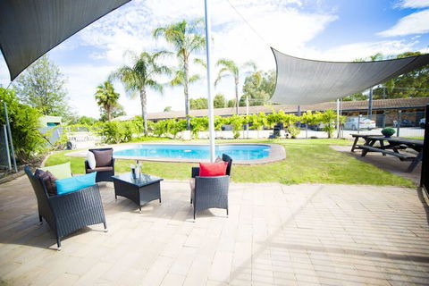 Golfers Lodge Motel - Whitsundays Accommodation 5