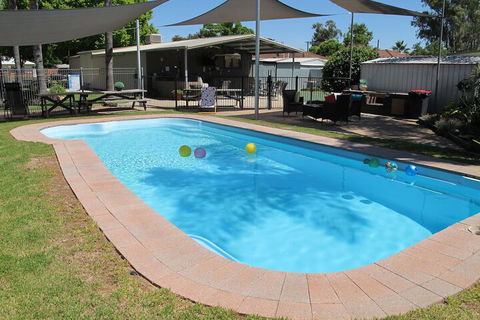 Golfers Lodge Motel - Whitsundays Accommodation 4