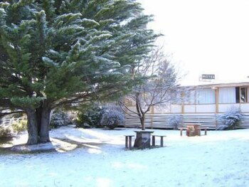 High Country Motel - Whitsundays Accommodation 0