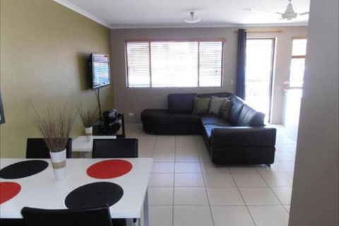 Beachside Court Holiday Apartments - Whitsundays Accommodation 6