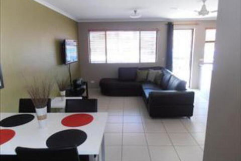 Beachside Court Holiday Apartments - Whitsundays Accommodation 3