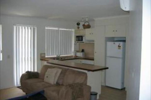 Beachside Court Holiday Apartments - Whitsundays Accommodation 2
