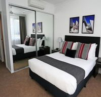 Under the Townsville Sun 694I - Whitsundays Accommodation