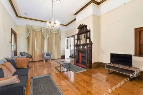 Rose Garden Spacious Family Home Near CBD - Whitsundays Accommodation 1